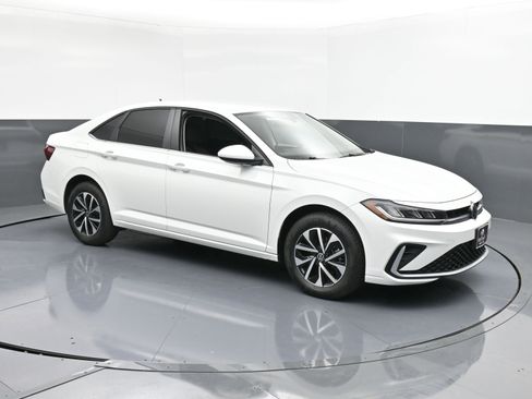 Used 2025 Volkswagen Jetta S image 5