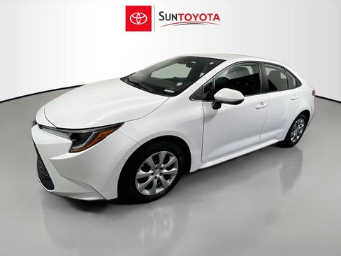 Used 2022 Toyota Corolla LE image 9