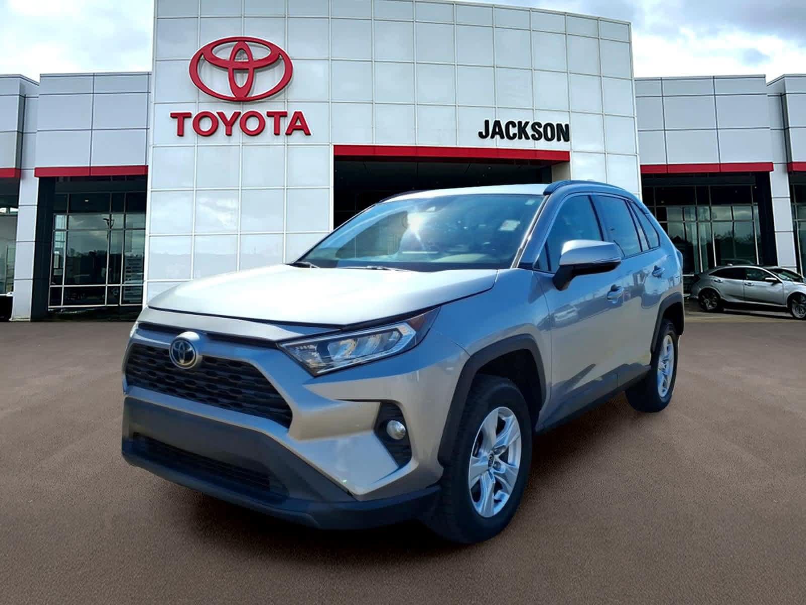 Certified 2021 Toyota RAV4 XLE FWD image 1
