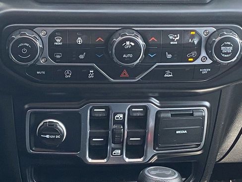 Used 2022 Jeep Wrangler Unlimited Sahara w/ Cold Weather Group image 10