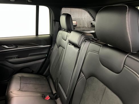 New 2026 Jeep Grand Cherokee Altitude AWD/4WD image 20