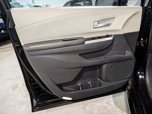 Used 2021 Toyota Sienna XLE w/ XLE Plus Package image 13