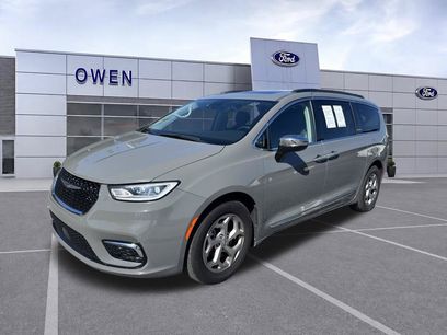 Used 2023 Chrysler Pacifica Limited