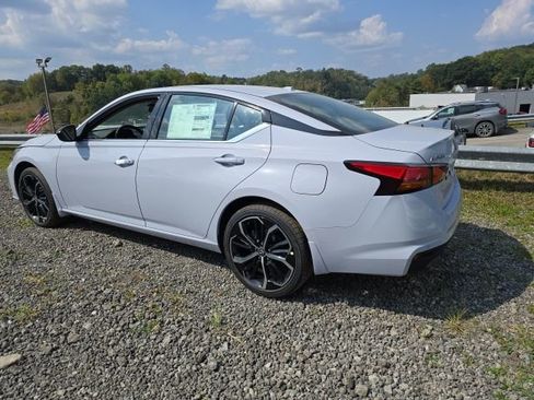 New 2025 Nissan Altima 2.5 SR image 3