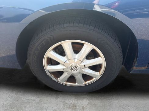 Used 2005 Buick LaCrosse CXL w/ Gold Convenience Package FWD image 2