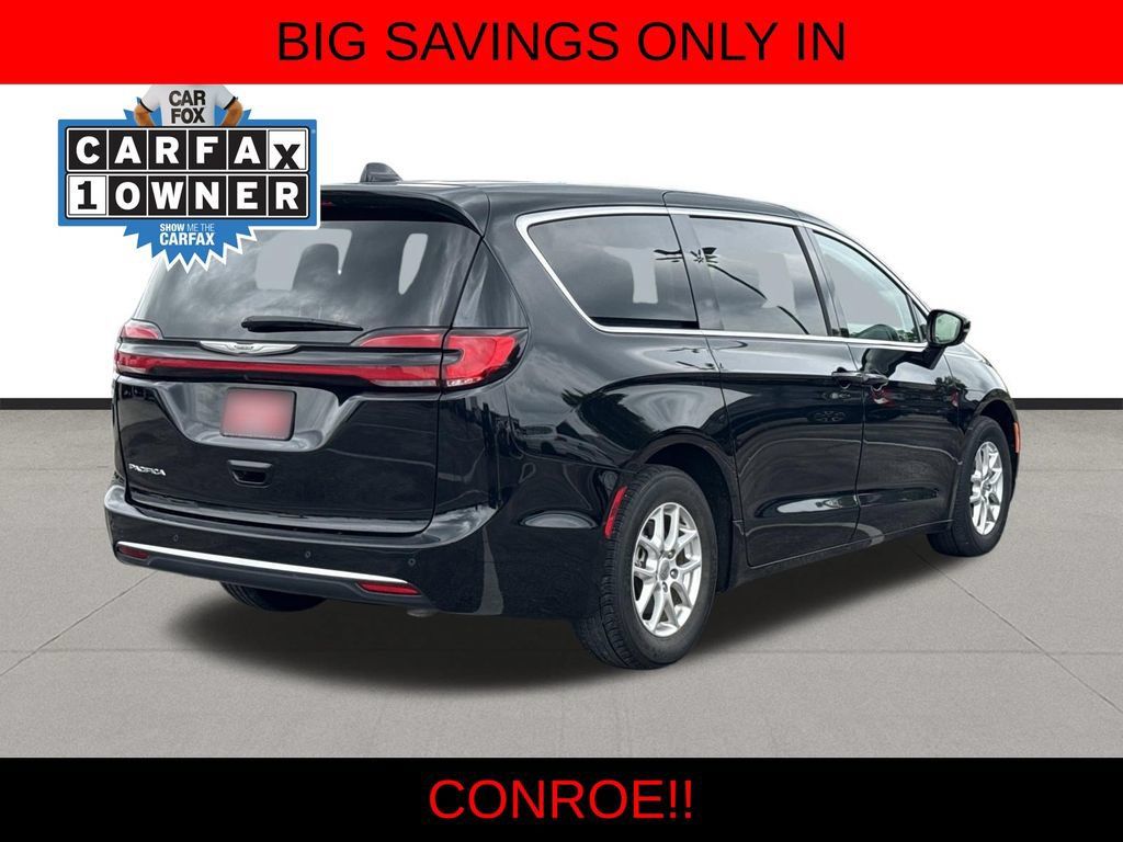 Used 2024 Chrysler Pacifica Touring-L FWD image 5