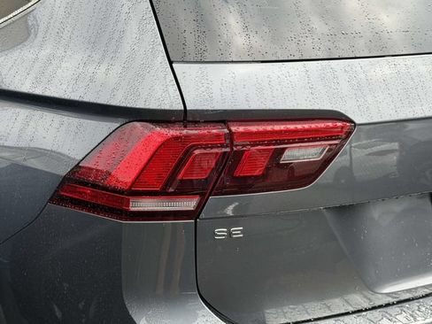 Certified 2024 Volkswagen Tiguan SE w/ Panoramic Sunroof Package AWD/4WD image 11