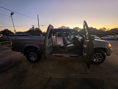Used 2000 Toyota Tundra Limited image 43