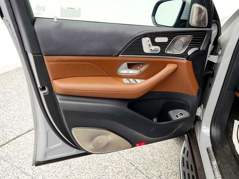 Used 2024 Mercedes-Benz GLS 580 4MATIC w/ E-Active Body Control Package image 11