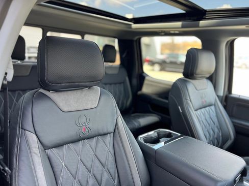 New 2025 Ford F250 Lariat w/ Lariat Ultimate Package image 30