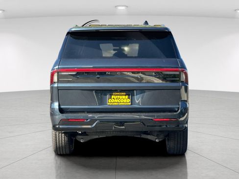 New 2026 Lincoln Navigator L Reserve AWD/4WD image 4