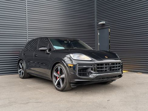 Used 2025 Porsche Cayenne GTS image 7