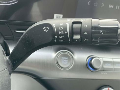 Certified 2025 Hyundai Kona SE image 18