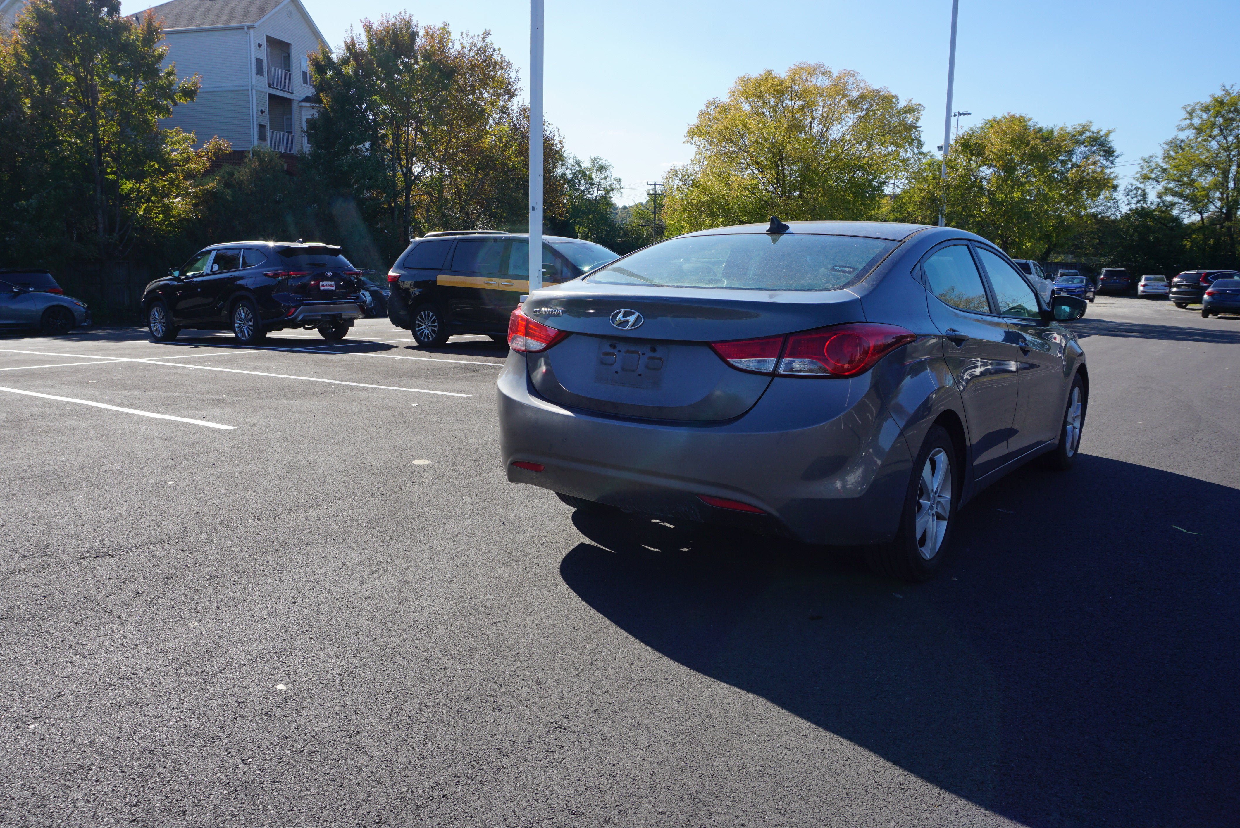 Used 2012 Hyundai Elantra GLS w/ Preferred Pkg 3 FWD image 3