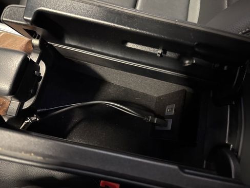 Used 2014 Mercedes-Benz E 350 4MATIC Sedan image 25