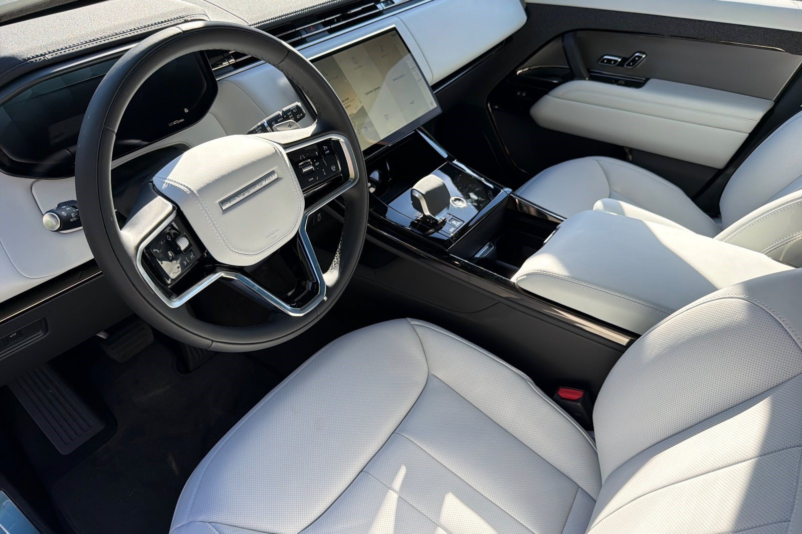 New 2027 Land Rover Range Rover Sport SE AWD/4WD image 3