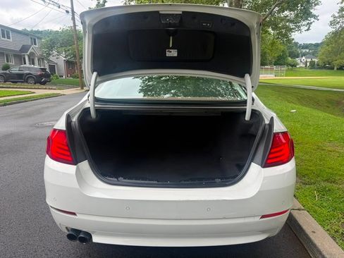 Used 2011 BMW 528i Sedan RWD image 6
