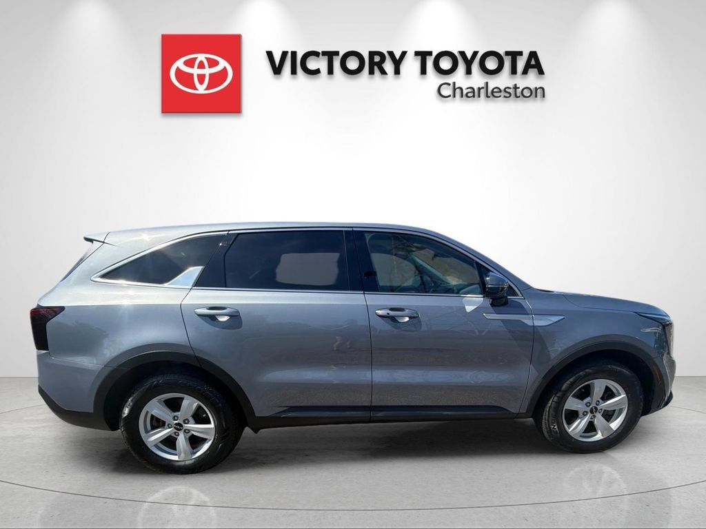 Used 2024 Kia Sorento LX FWD image 6
