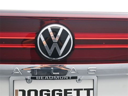 New 2026 Volkswagen Atlas Cross Sport SE image 12