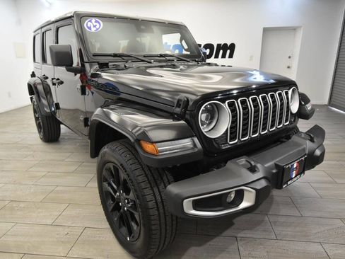 Used 2025 Jeep Wrangler Unlimited Sahara w/ Safety Group image 7