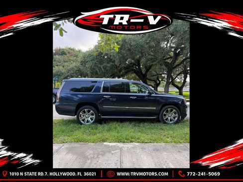 Used 2017 Cadillac Escalade ESV Luxury AWD/4WD image 3