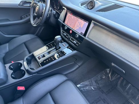 Certified 2026 Porsche Macan AWD/4WD image 18