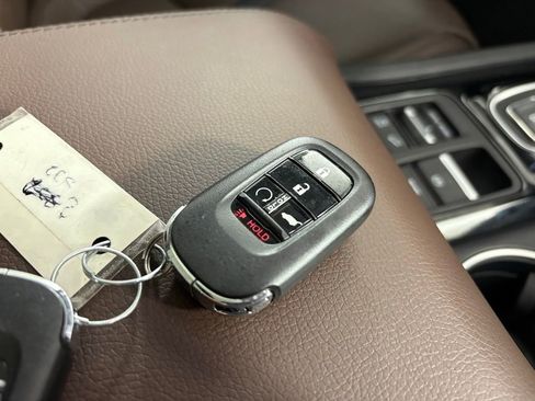 Used 2025 Honda Pilot Elite image 45