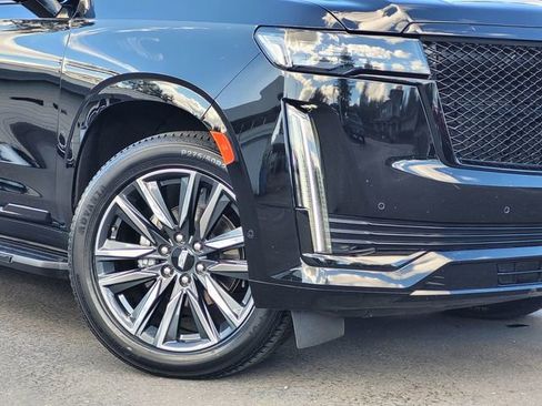 Used 2023 Cadillac Escalade ESV Sport image 3