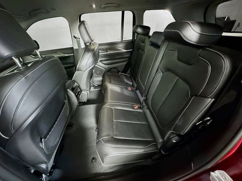 Used 2023 Jeep Grand Cherokee Limited w/ Black Appearance Package image 27