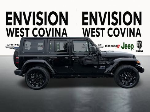 Used 2023 Jeep Wrangler Unlimited Sahara image 12