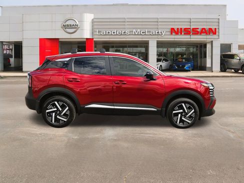 New 2026 Nissan Kicks SV w/ Charging Package FWD image 2