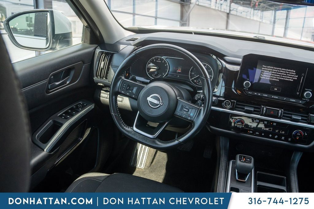 Used 2024 Nissan Pathfinder SV AWD/4WD image 13