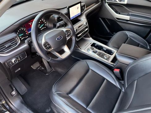 Used 2022 Ford Explorer XLT image 14