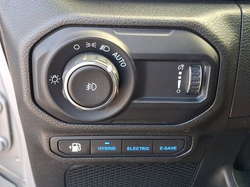 Used 2023 Jeep Wrangler Unlimited Sahara AWD/4WD image 25
