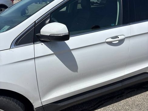 Used 2018 Ford Edge SEL w/ Canadian Touring Package FWD image 2