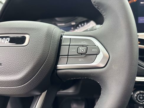 Used 2024 Jeep Compass Latitude w/ Convenience Group image 14