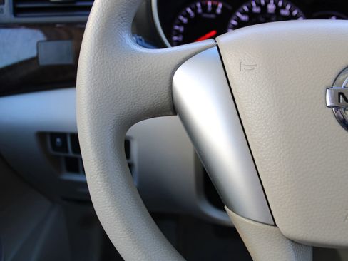 Used 2015 Nissan Quest S image 9