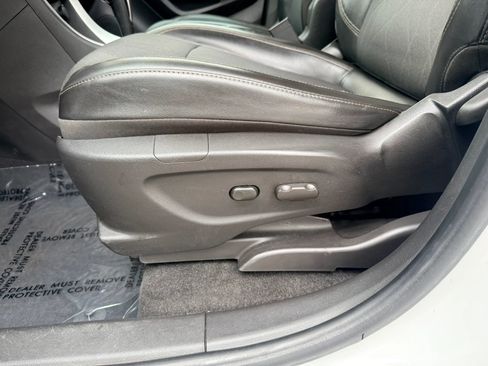 Used 2020 Chevrolet Trax LT w/ LT Convenience Package image 10