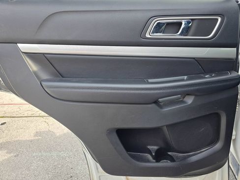 Used 2017 Ford Explorer XLT w/ Equipment Group 202A FWD image 12