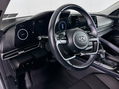 Certified 2022 Hyundai Elantra SEL w/ Convenience + Premium Package image 9