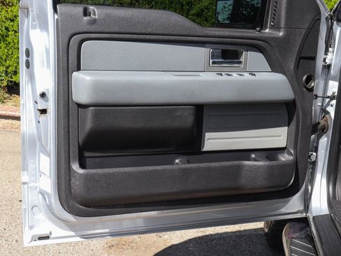 Used 2011 Ford F150 XLT w/ XLT Chrome Pkg image 16