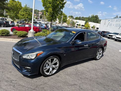 Used 2017 INFINITI Q70 3.7 w/ Sport Package RWD image 5