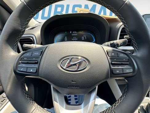 Used 2025 Hyundai Venue SEL FWD image 20