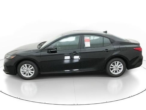 New 2026 Toyota Camry Hybrid FWD image 2