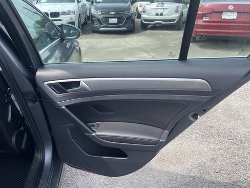 Used 2016 Volkswagen Golf Limited Edition image 17