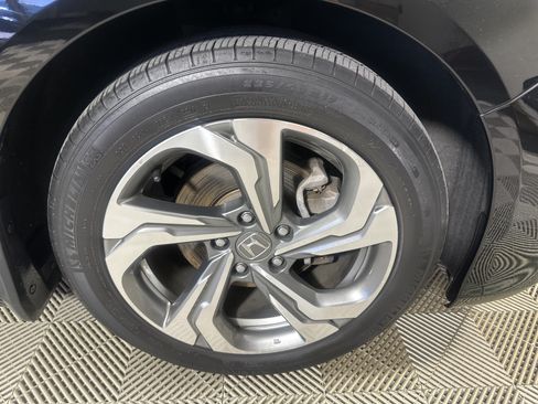 Used 2018 Honda Accord EX image 25