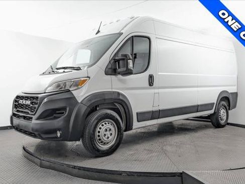 Used 2024 RAM ProMaster 2500 w/ Convenience Group FWD image 2