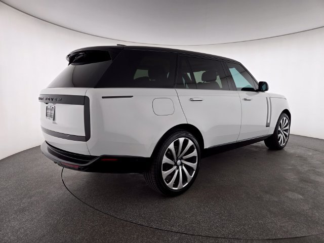 Used 2025 Land Rover Range Rover Long Wheelbase SE AWD/4WD image 2