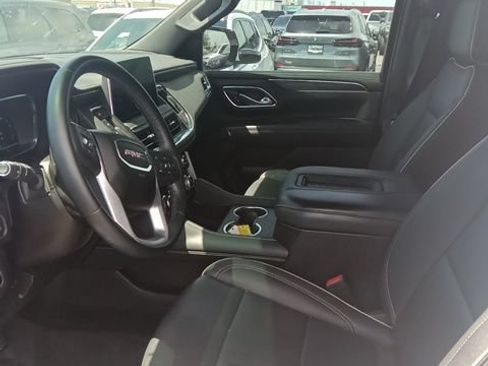 Used 2023 GMC Yukon SLT AWD/4WD image 7