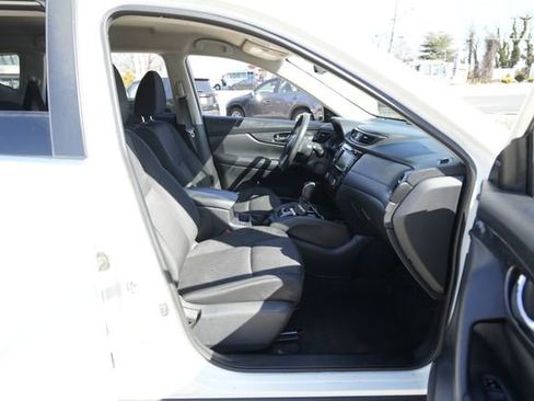Used 2018 Nissan Rogue SV w/ Premium Package AWD/4WD image 32